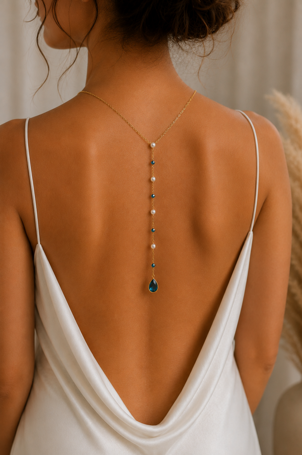 Collier de dos artisanal – Acier inoxydable doré – Perles d'eau douce & cristal bleu