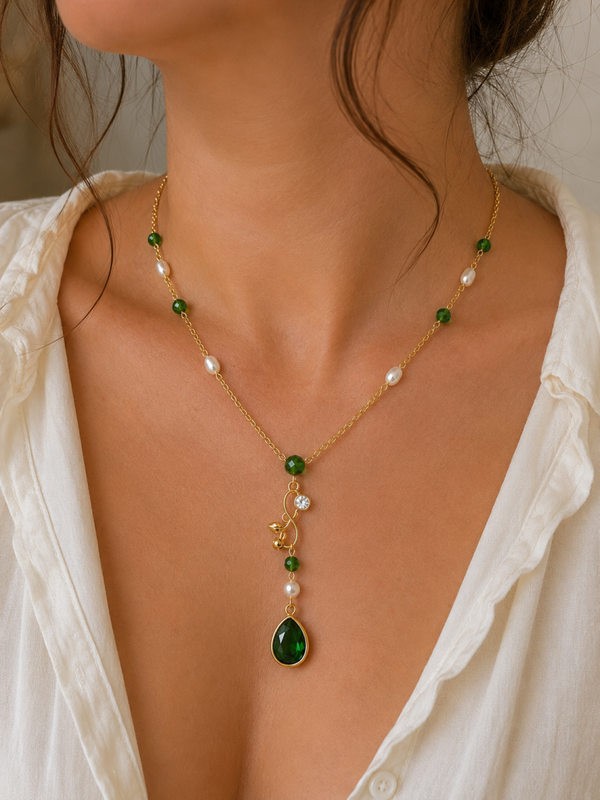 Collier artisanal vert émeraude – Perles d'eau douce & cristal facetté – Acier inoxydable doré