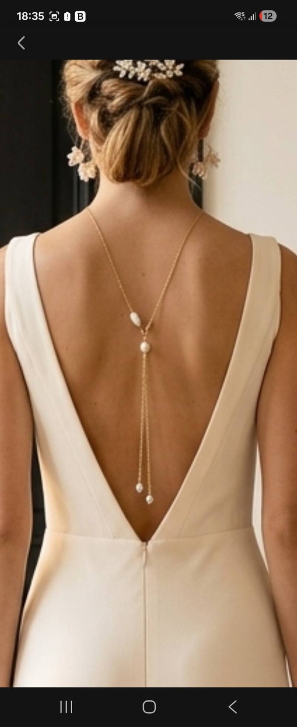 Collier de dos en perles de culture, réalisé à la main.