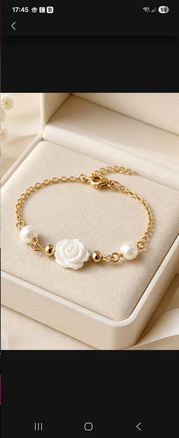 Bracelet perles de culture/ nacre  motif " fleur"
