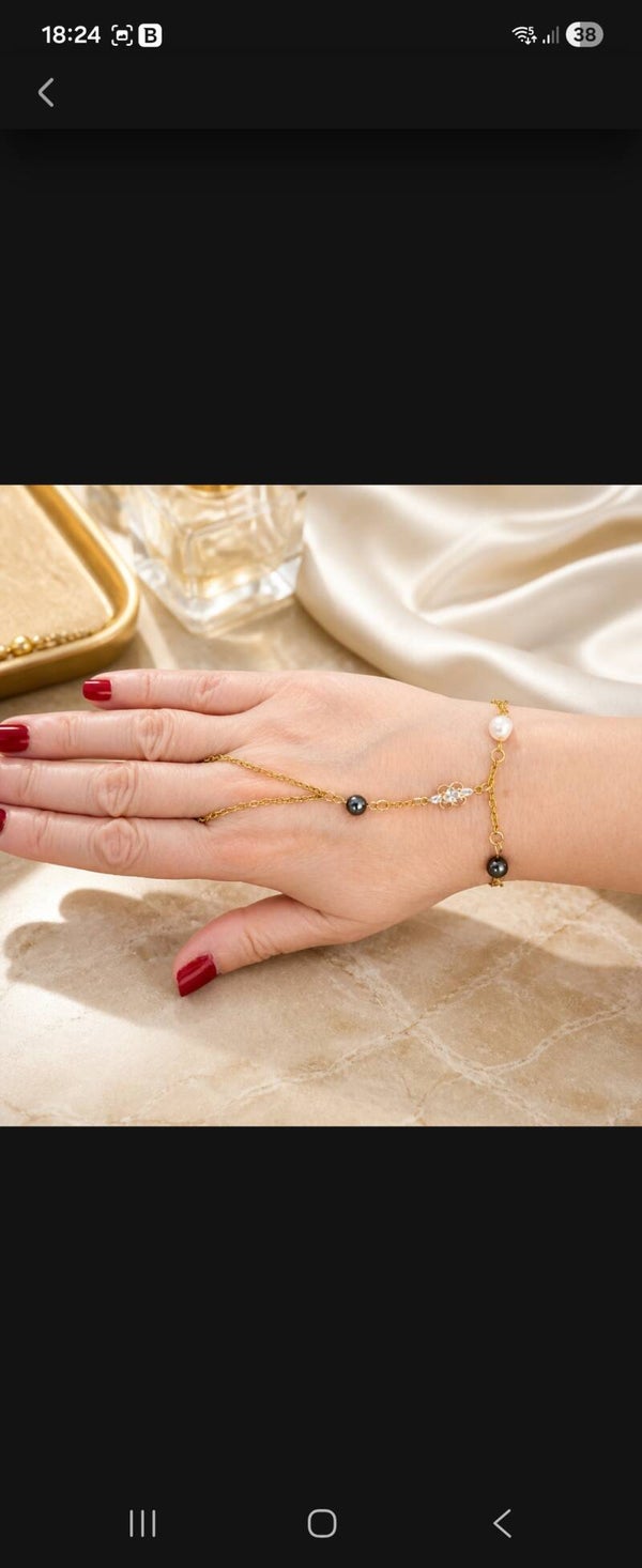 Bracelet de doigt perles d'eau douce & hématites. – Élégance et Raffinement