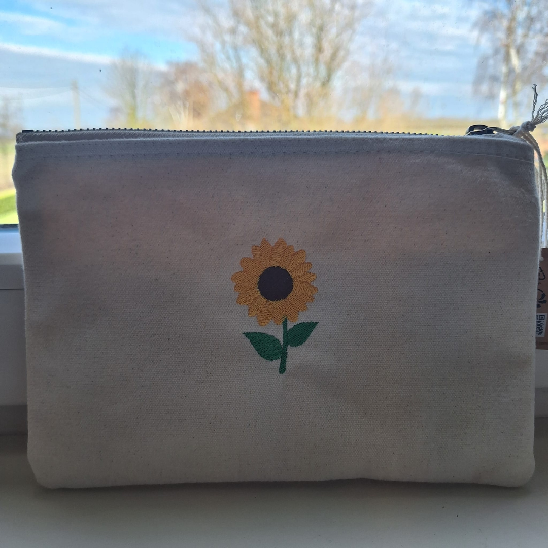 Geborduurde pennenzak zonnebloem