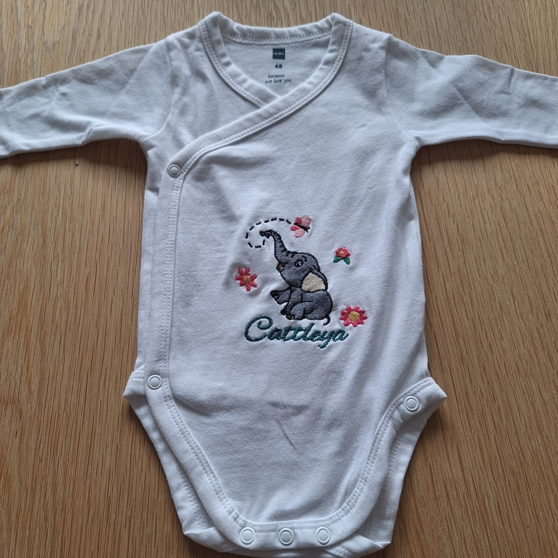 Gepersonaliseerd  geborduurd rompertje