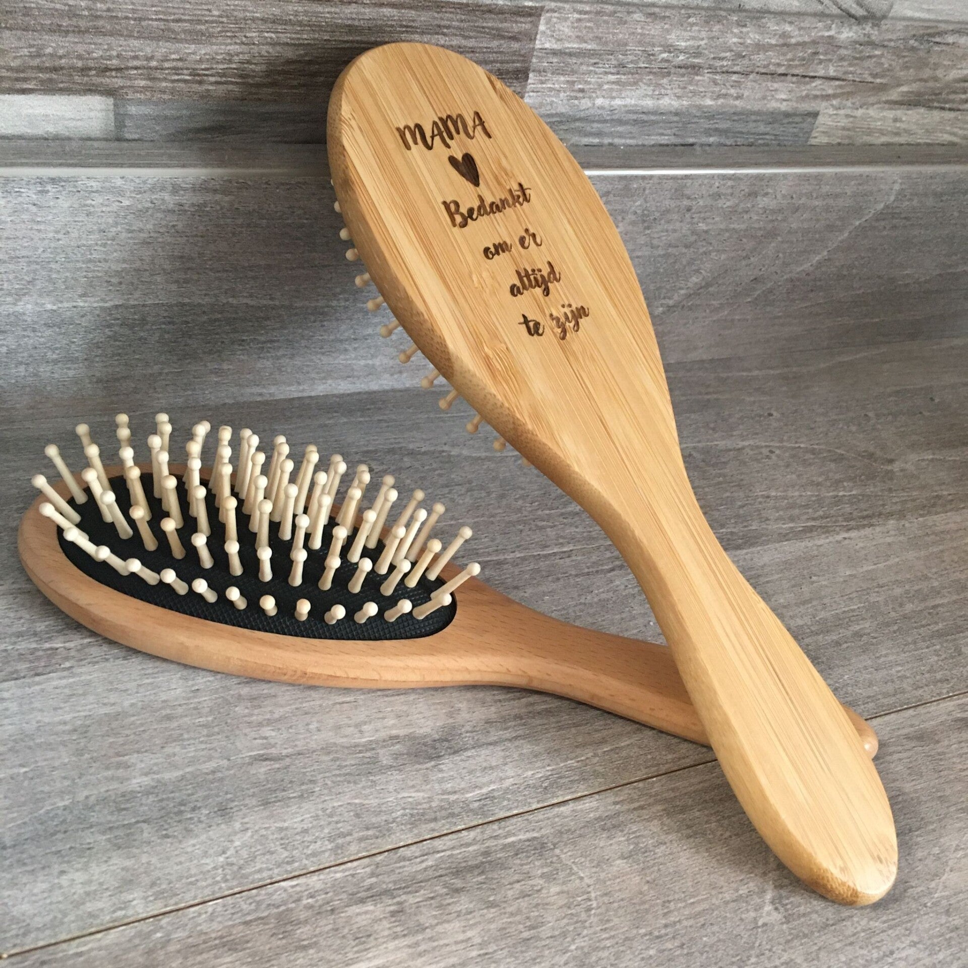 Houten haarborstel met tekst