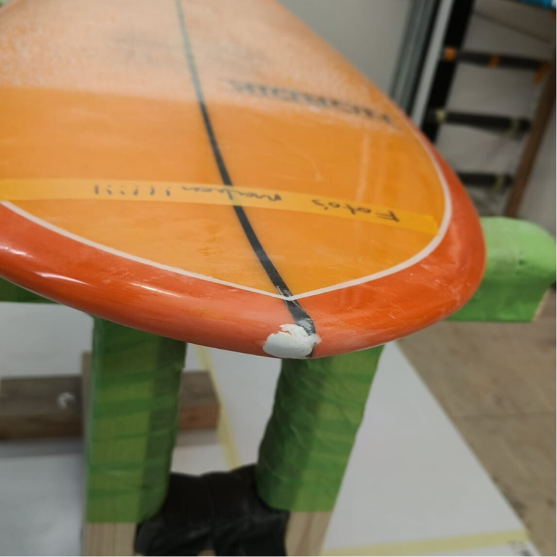 surfboard surfplank fish tail nose ding schade reparatie repair epoxy glasweefsel glasfiber filler