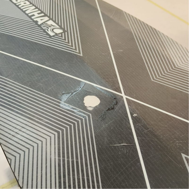 Kiteboard repair twintip reparatie epoxy filler carbon glasweefsel