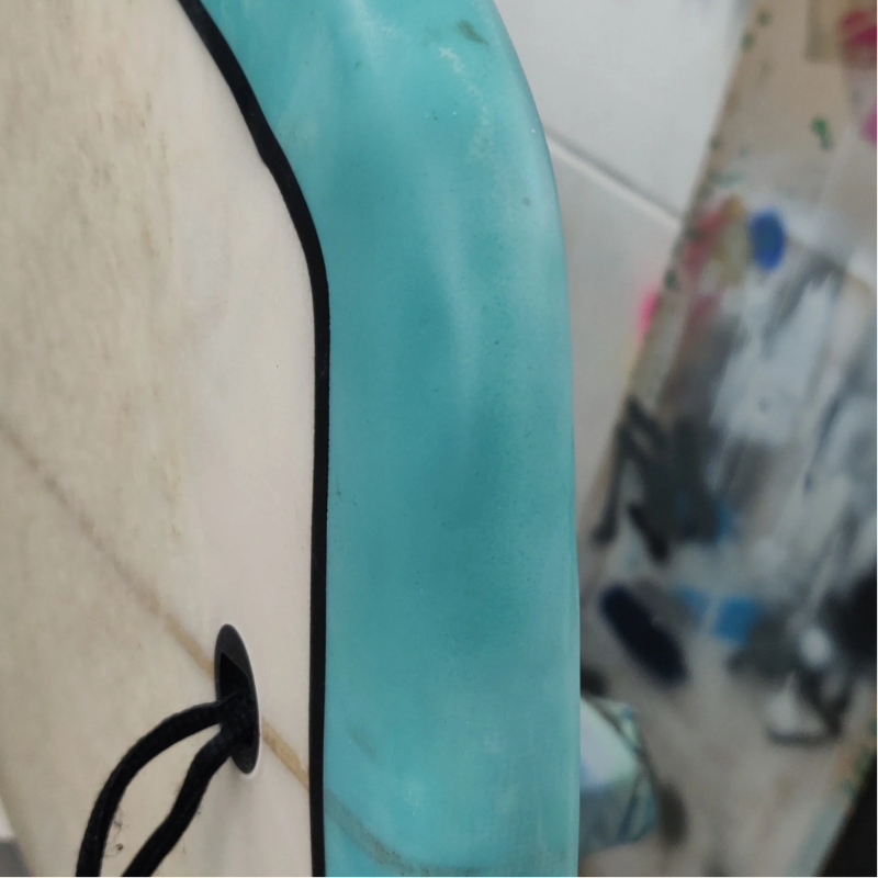 golfsurfboard surfplank surfboard reparatie repair tail ding epoxy glasweefsel glassfiber airbrush colormatch