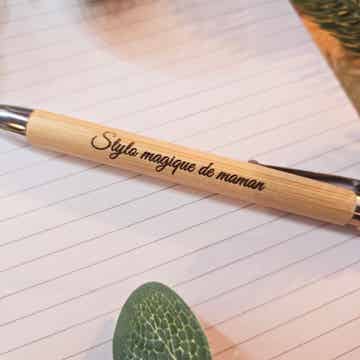 Stylo gravé en bambou - "Stylo magique de maman"