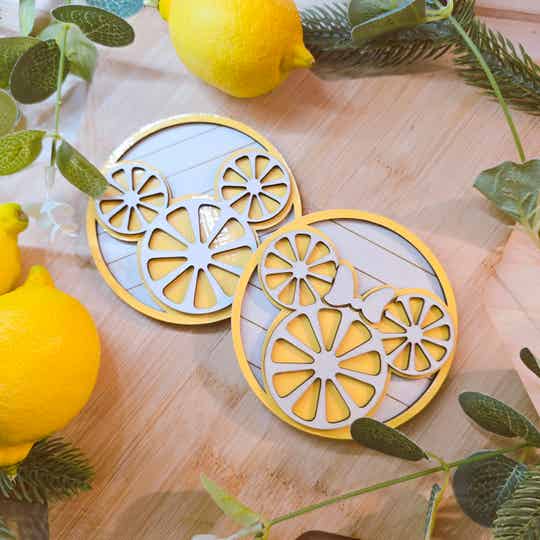 Sous-verre citronné en bois – modèle Mickey ou Minnie