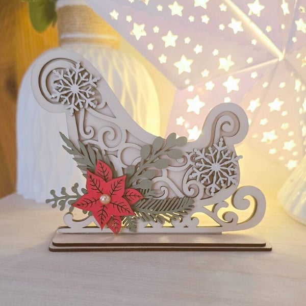 Traîneau de Noël en bois décoré