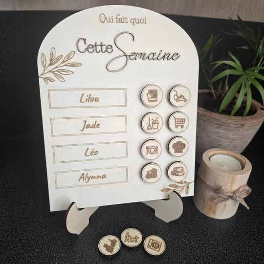Tableau des tâches familiales en bois personnalisé – Planning corvées avec pictogrammes
