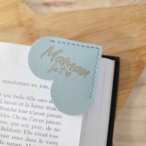 Marque-page simili cuir gravé spécial maman - Destockage