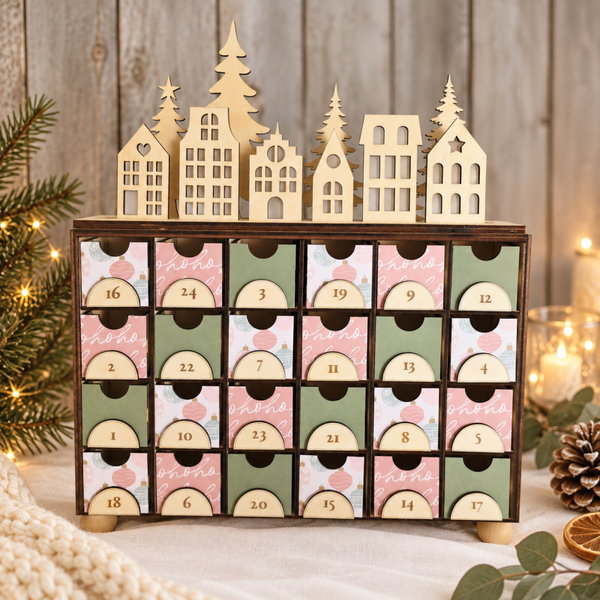Calendrier de l’Avent en bois – Village de Noël rose poudré et vert sauge