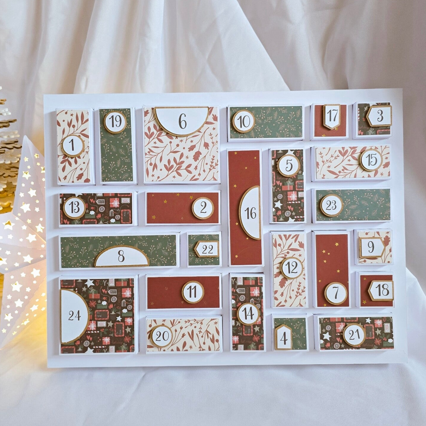 Calendrier de l’Avent élégant – 24 cases à remplir selon tes envies