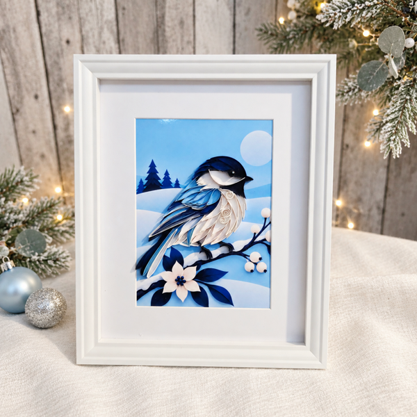 Cadre décoratif – Oiseau bleu d’hiver en quilling