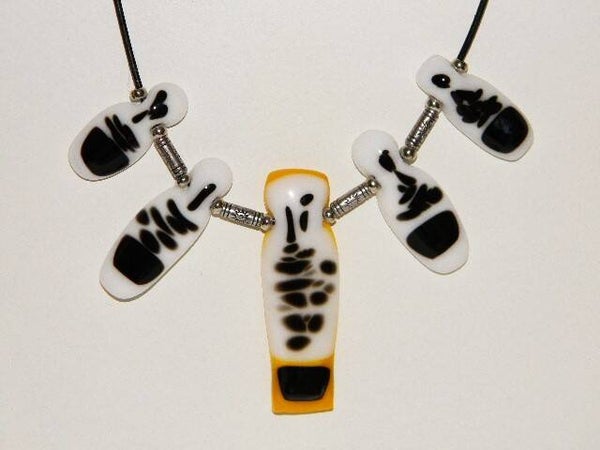COLLIER AZIË