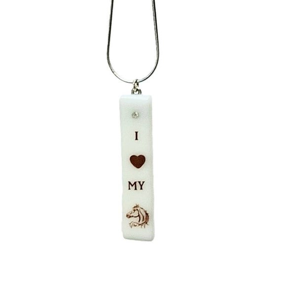 Glazen Paarden Hanger Glasfusing I Love My Horse met Bling en RVS Ketting