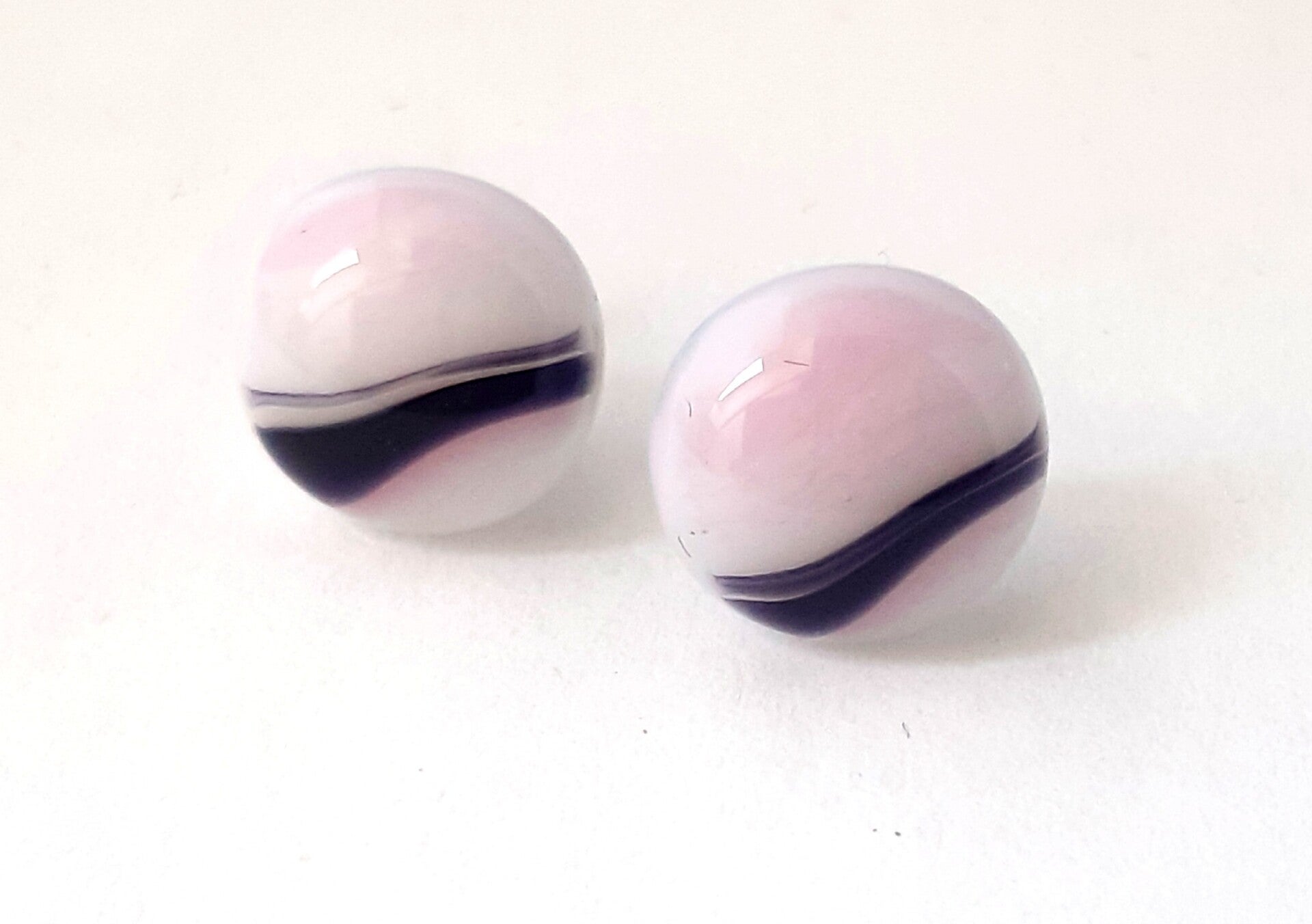 Glazen Oorknopjes-Handgemaakt-Unieke Sieraden-Roze/Zwart