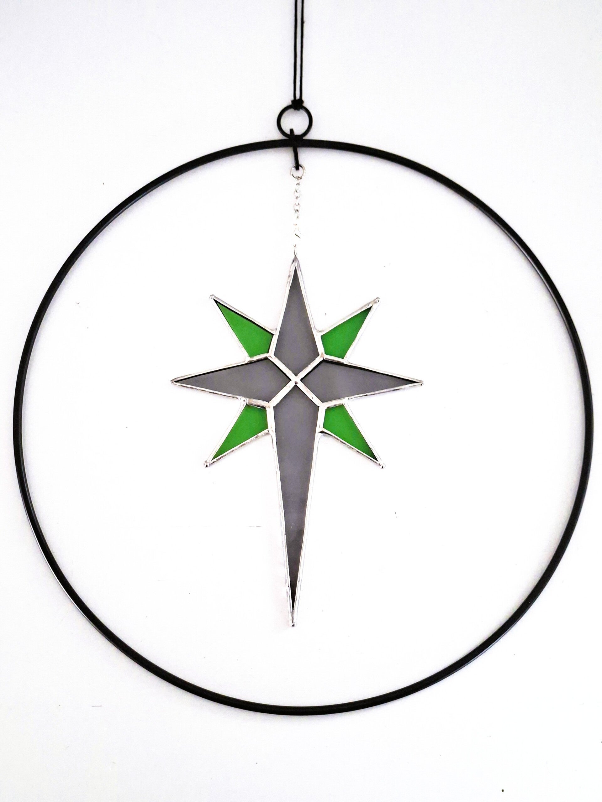 Handgemaakte Tiffany ster-Raamhanger-8 puntig-Groen/Helder-Raamdecoratie-Handgemaakt 18cm.