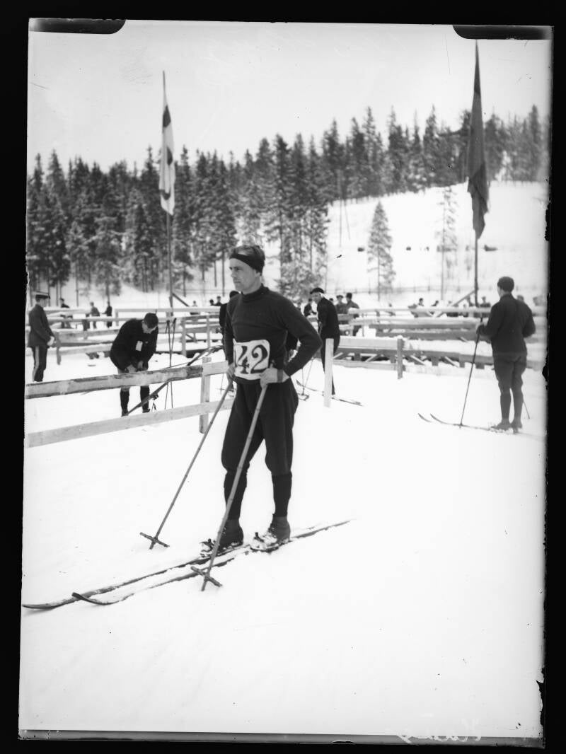 Thorleif Haug med langsrennski i Holmenkollen