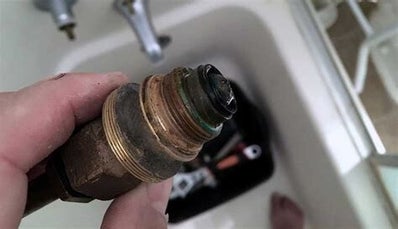 Defect binnenwerk van kraan – corrosie of slijtage zichtbaar