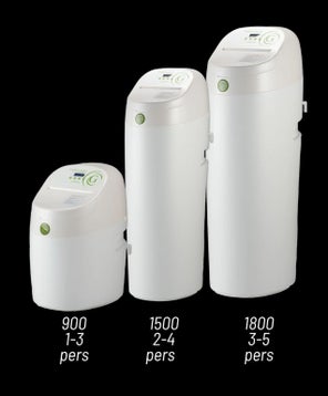 Drie Water Genius waterontharders in verschillende maten: model 900 voor 1–3 personen, model 1500 voor 2–4 personen en model 1800 voor 3–5 personen.