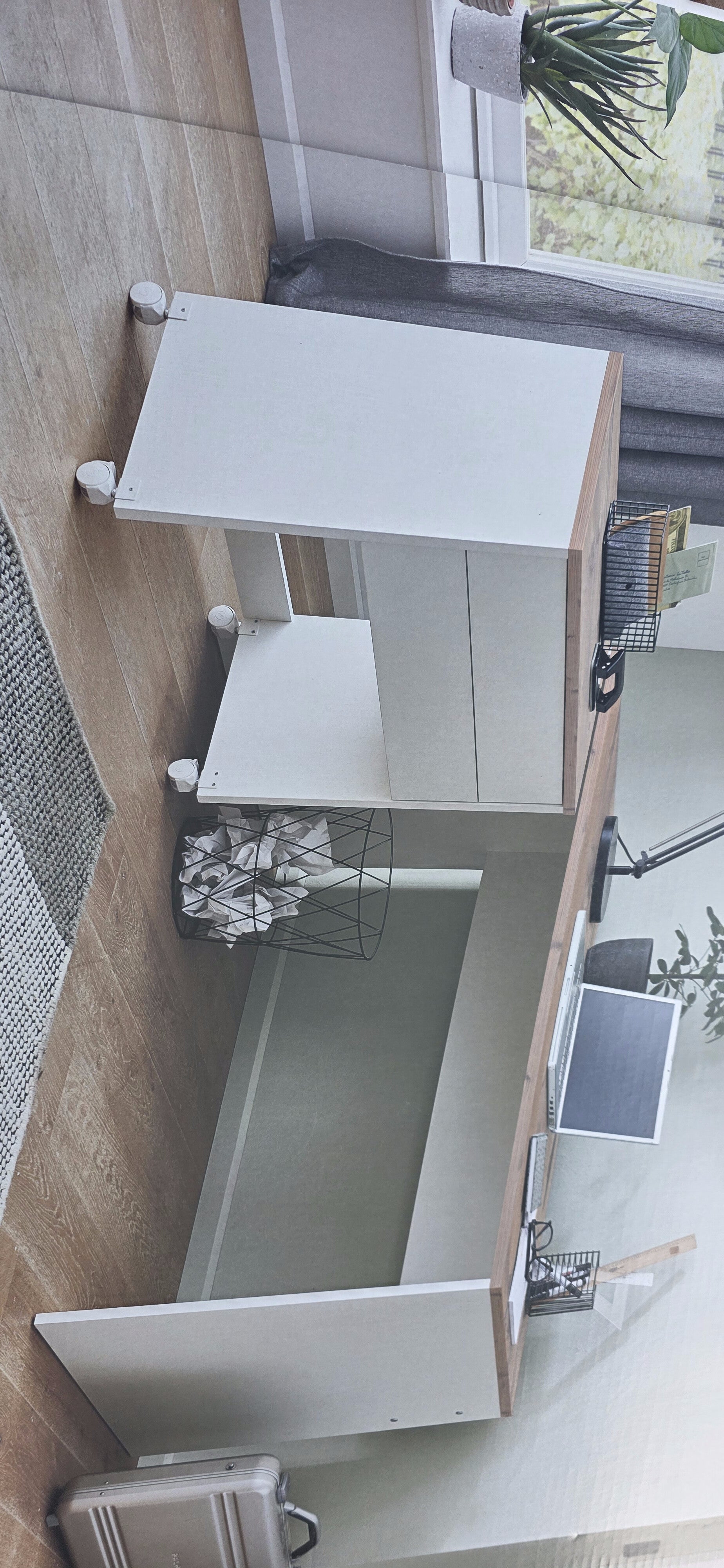 Schreibtisch mit Rollcontainer - neu