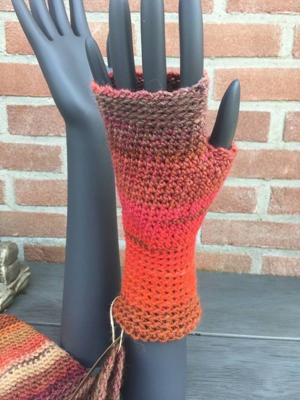 Mittens - Red / sand / brown
