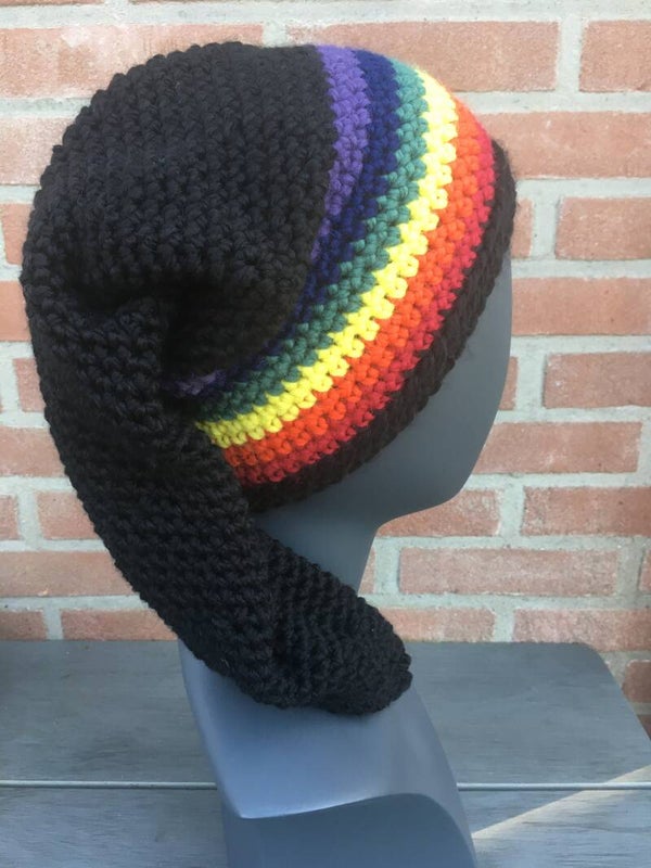 "Nissehue" - puntmuts: Regenboog