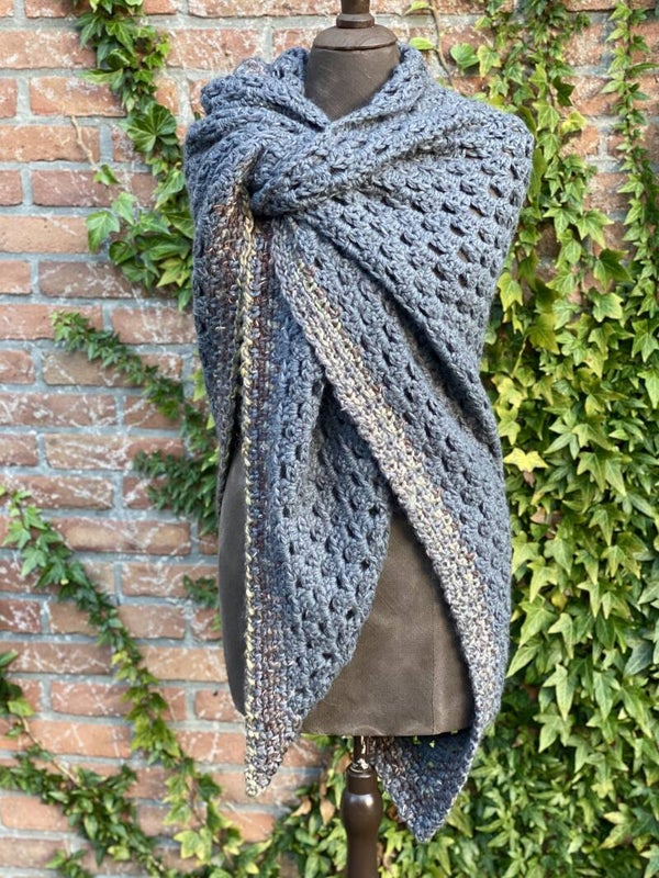 Big Hug - Grijs met een rand in aarde-kleuren