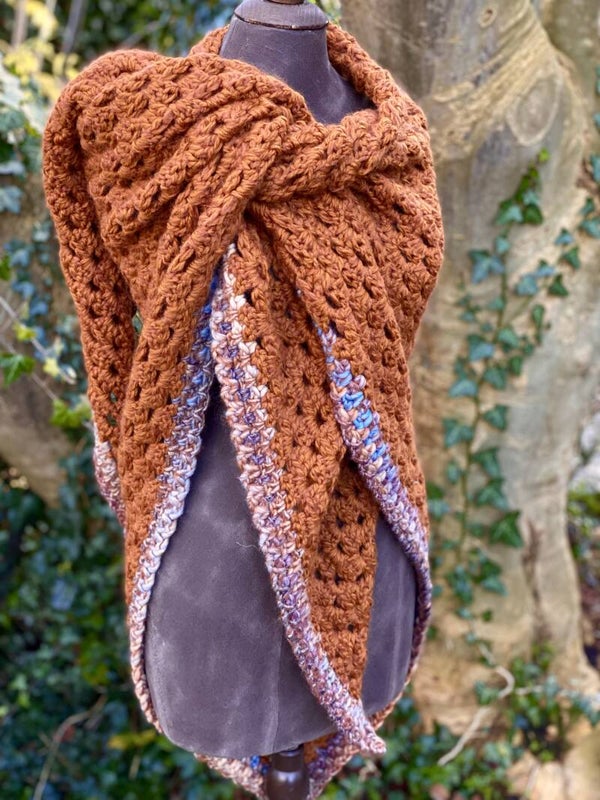 Big Hug - Karamel m natuur & lichtblauw randje