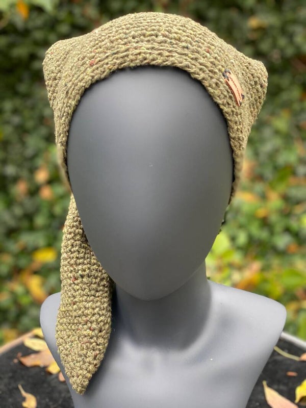 "Nissehue", lange punt-beanie - Olijfgroen