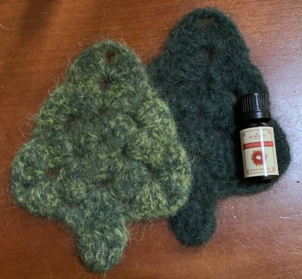 Felted tags with aromatic oil - Pines / Christmas trees