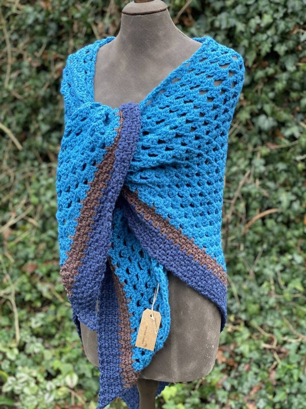 Hug - Turquoise, blue, brown