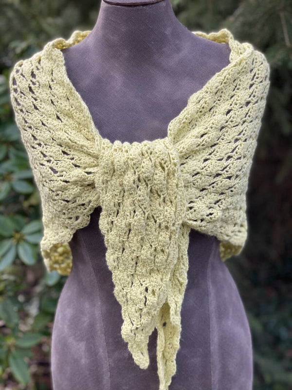 Kiss - Lichtgroen, nul-wol. Mét fibula (speld)