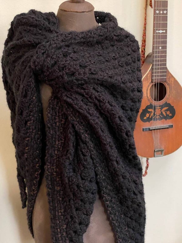 Big Hug - black w/ coffee brown in the edging