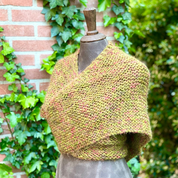 Hug - Rozenstruik / Rosebush. Incl fibula (speld / pin)