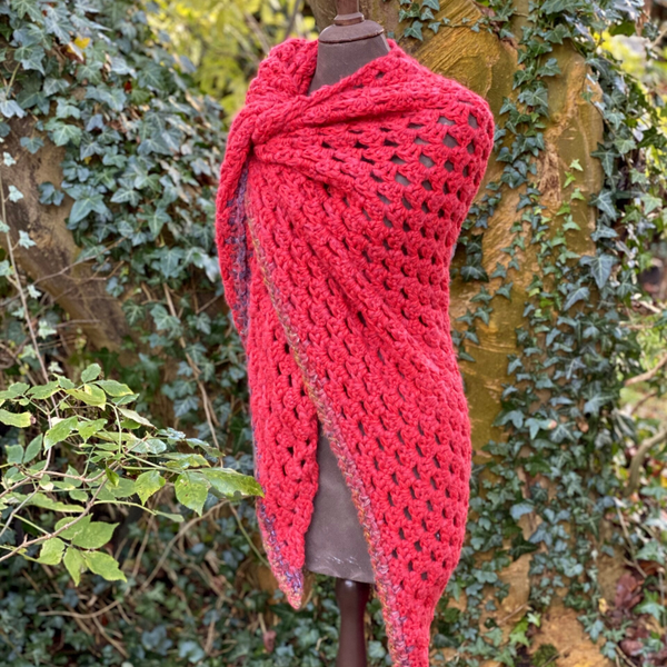 Big Hug - Matrood m gemeleerde rand / Dimmed Red w coloured edge