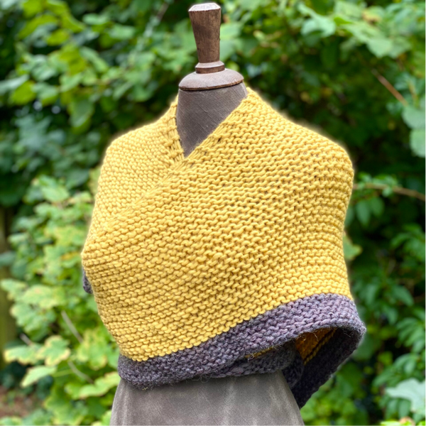 Hug - Okergeel-Bruin, wol / Ochre-Brown, wool.