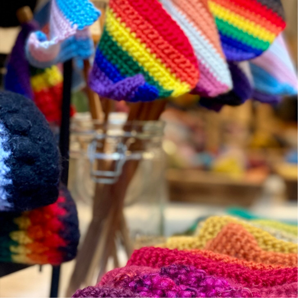 Pride Flag - op breinaald / on knitting pen