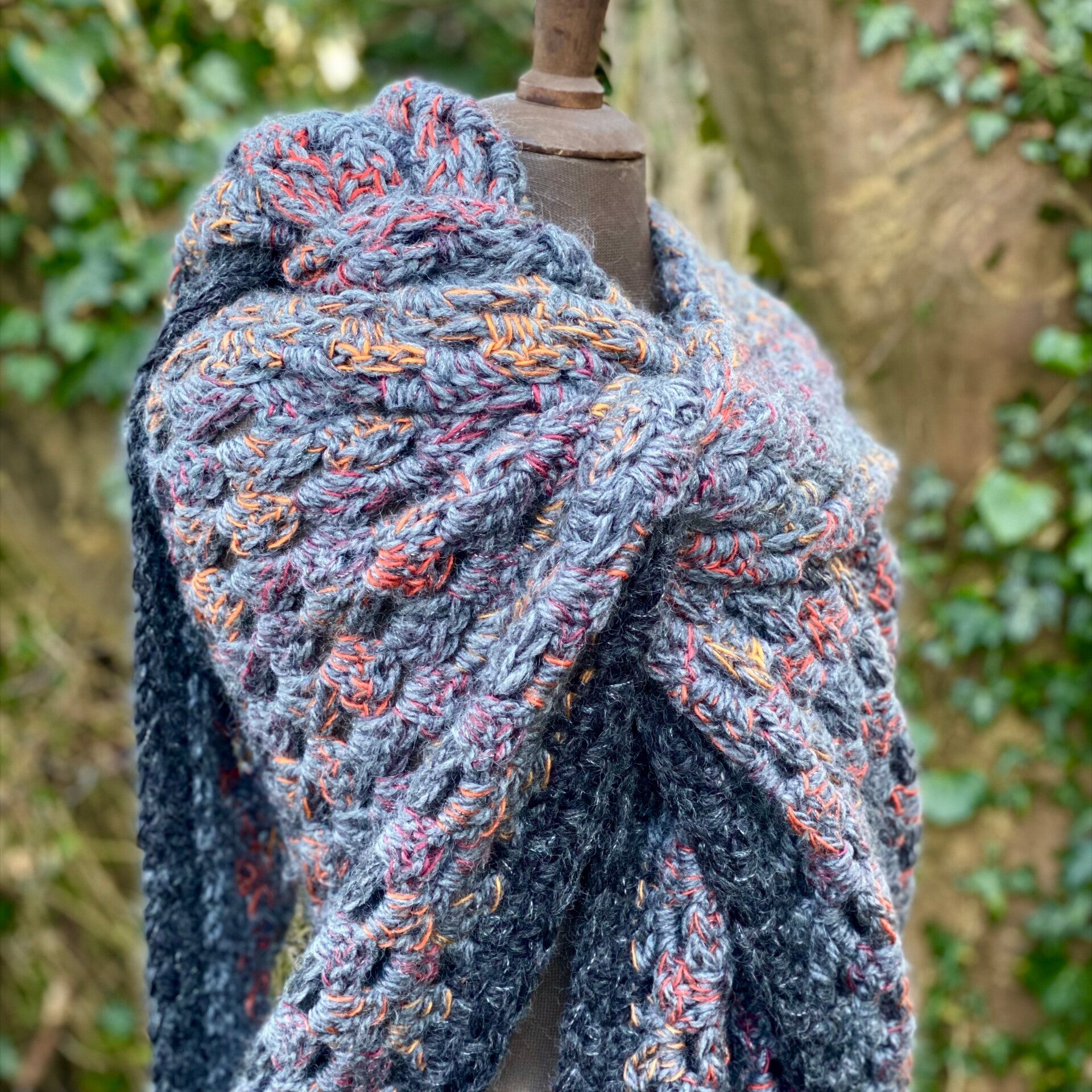 Big Hug - Donkergrijs m kleuren / Dark Grey w colours