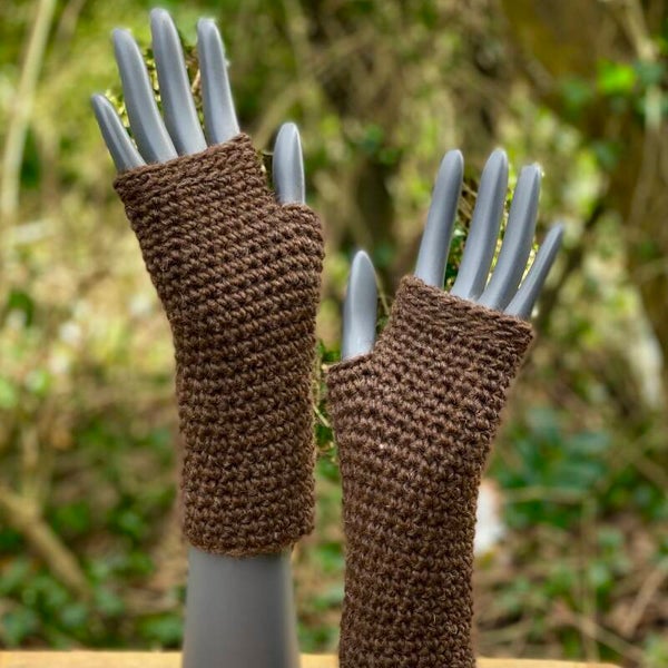 Mitten - Donker Bruin / Dark Brown. Wol-Lamawol / Wool-Lamawool