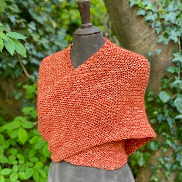 Hug - Donker aprikoos / Dark apricot. Wol, Wool