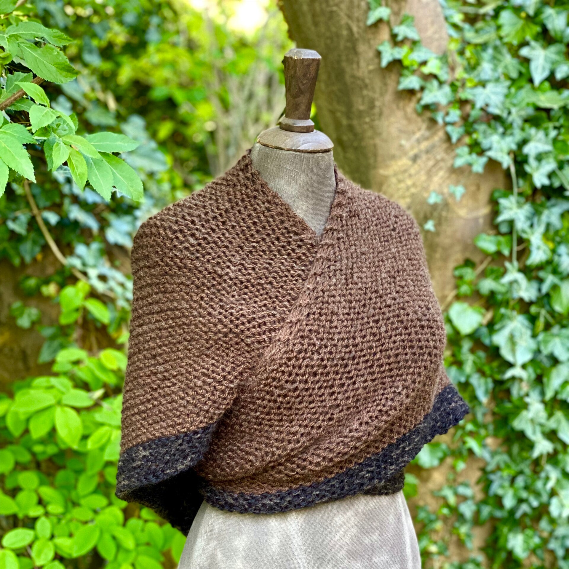 Hug - Donkerbruin-zwart / Darkbrown-black