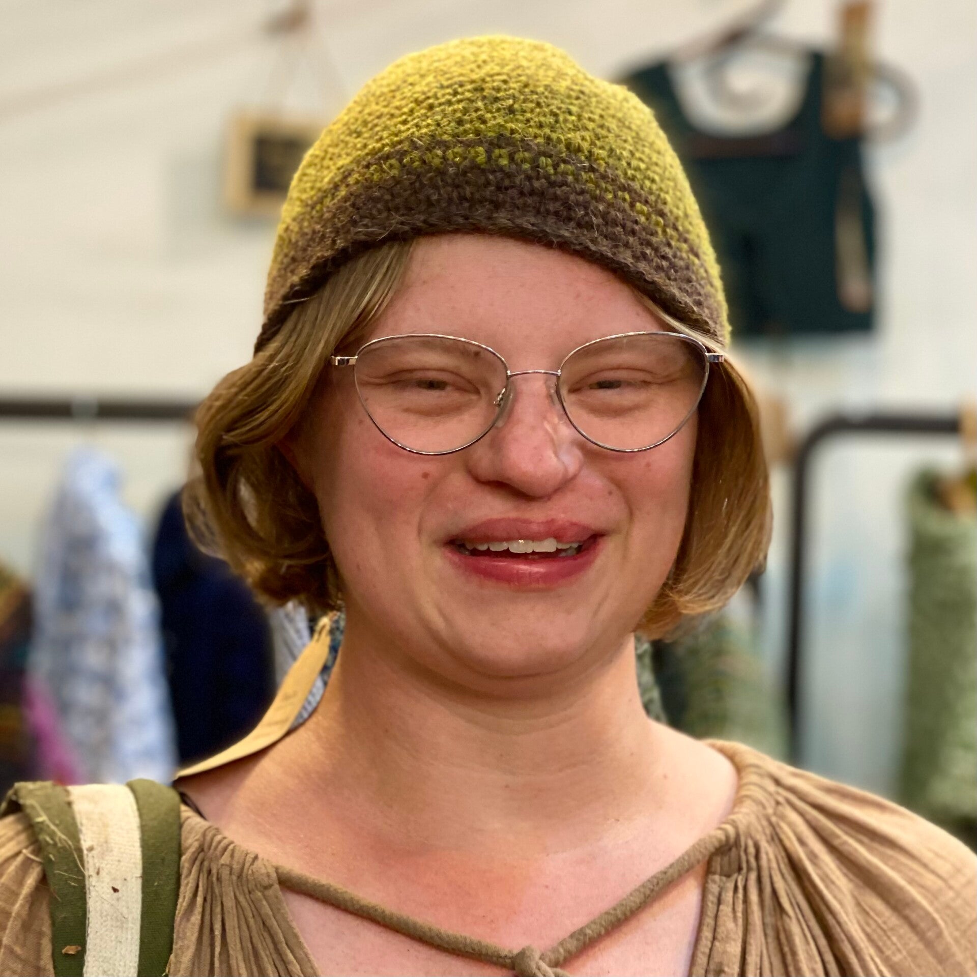 Birka Beanie - Groen-bruin. Wol / Green-brown. Wool