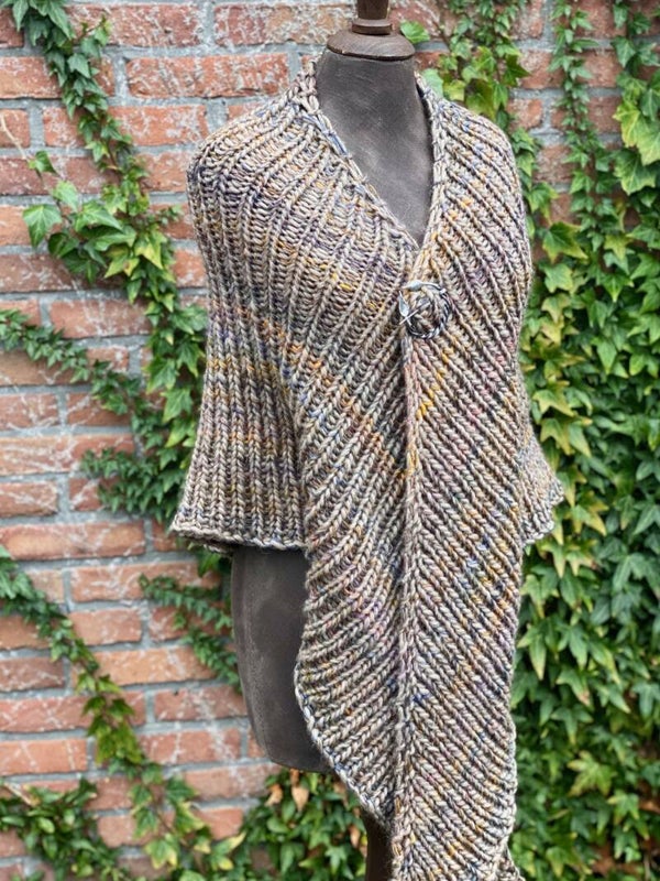 Hug 2.0 - Nature Brown Bio Wool w Colors, Chuncky & Big. Very Wide. Pin Included