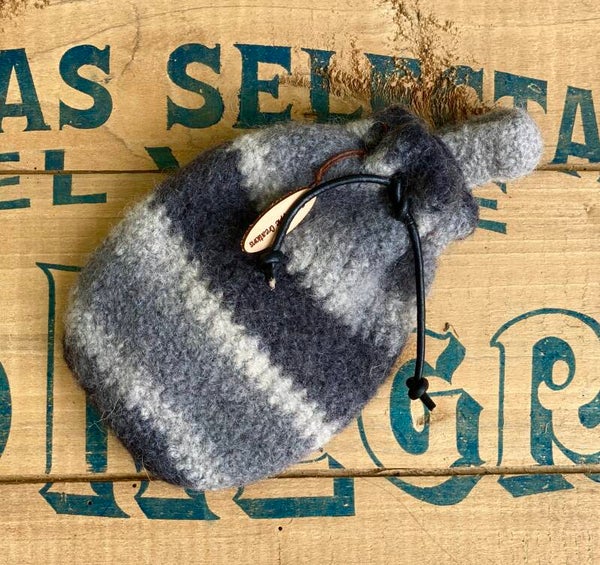 Buidel / Pouch - Grijs gestreept / Grey stripes