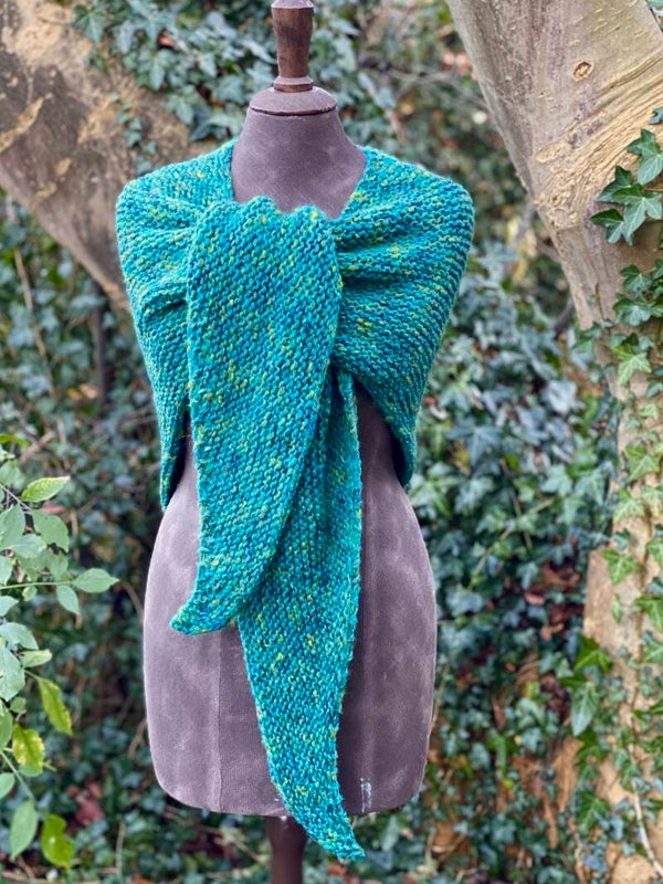 Soft Hug - Turqoise / Turqqoise. Incl fibula (speld / pin)