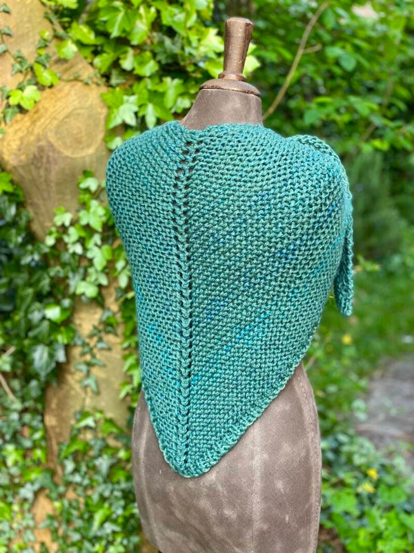 Hug - Blauw-groen / Blue-Green. Incl fibula (speld / pin)