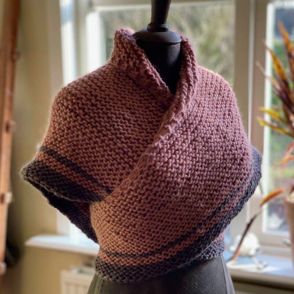 Hug - Oud roze m bruin / Old pink w brown. Wol / Wool.